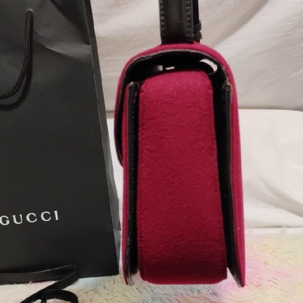 Authentic Gucci Red Wool Shoulder Bag W Twist  Lock Flap Closure - Picture 6 of 16